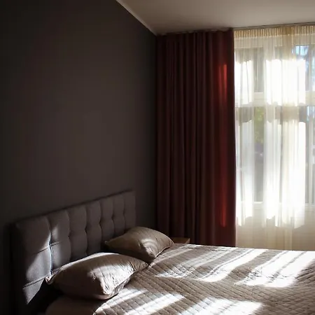 Emajoe Keeltekool Apartament *